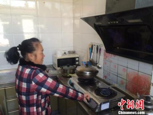 圖為居民用燃?xì)庠钭鲲??！±钔ヒ?攝